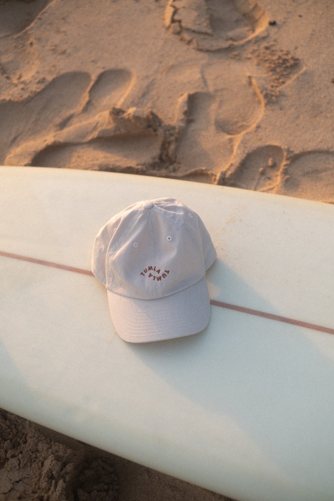 Organic Tumla Cap | Beige/Red