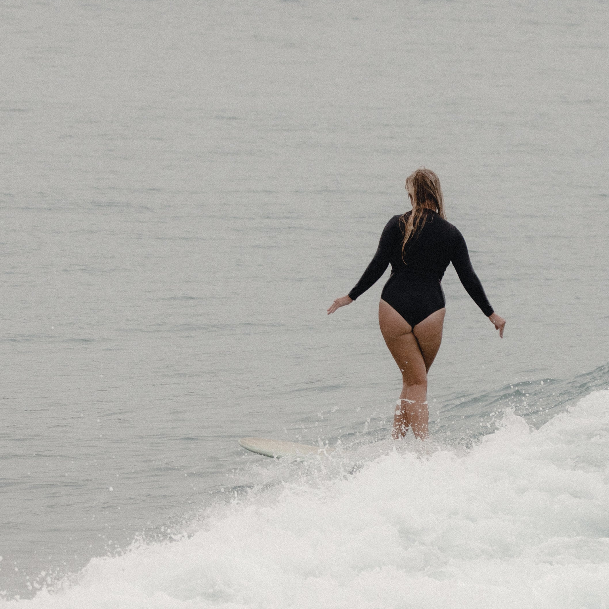 Stunning and durable—Tumla’s black bikini, worn by a blonde, blends comfort and fashion, ensuring a flattering fit and long-lasting wear